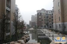 顶楼复式带大露台,公摊小,精装修,户型方正