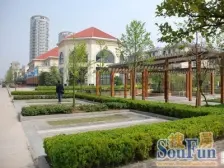 精装修上下四层大别墅 带前后院子