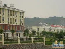 双排别墅端户 出入方便 采光好 带有大院子