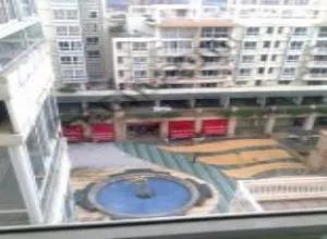 东湖公园旁标准3房带储自住朝南