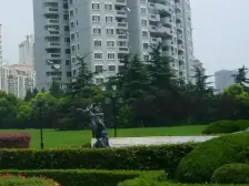 主卧朝南,客厅带阳台,小区景观位置,闹中取静