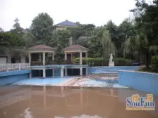 满五年,证在手,户型方正,出行公交交通都方便