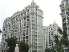 莘庄地铁口,精装电梯中高层南北通,两房两卫。