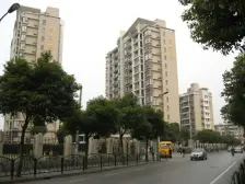 一梯两户,主卧朝南,交通便利,居家装修