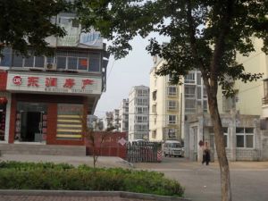 无名山公园 竹园小区 四室两卫 三楼 精装修 双地铁口