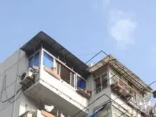 一梯四户,主卧朝南,交通便利,小区中心位置