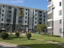 临港新片区 宝龙万达旁 三室简单装修 诚意出售