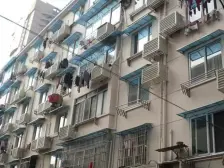 芷江西路453弄,标准两房一厅,地铁口,准电梯房!