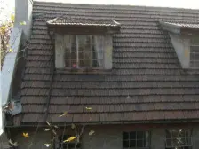 新式里弄全幢出售,共4层,前后带小院,精装修