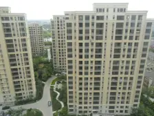 +25平,楼层好,南北三房,纯毛坯。看公园和三件套