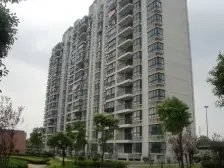 地铁13号线沿线,满五3房户型小区中间,近苏河源公园