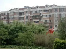 凤毛麟角房源!送独立车库!送超大露台!错过再无!