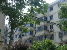 精装修现浇房,拎包入住中间楼层,配套齐