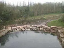下沉式花园,车库入户,车位在门口;房子在中庭位置