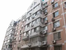 馨泰花苑,3室2厅2卫,业主诚心出售,看房方便。