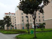 六室两厅两卫,有一个露台,160平米复式,有一个车库
