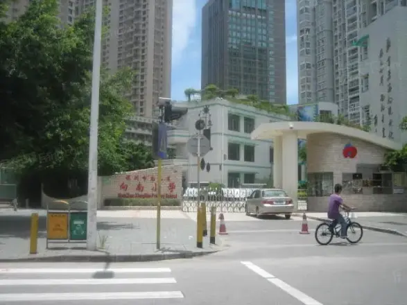 好来居