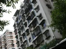 出售彩云湖畔精装两房带阳台,朝中庭安静