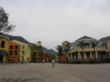 一楼,带前后花园,正规2房2卫,采光好