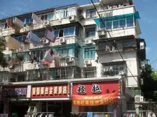 新静安 地铁200米 带车库 房龄新 一房一厅 房东必卖