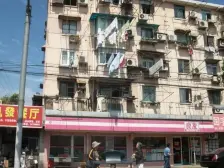 居家装修,采光充足,主卧朝南,小区中心位置