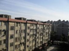 满五一套,前排无遮挡,近小区门口出行方便