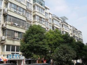 富强新苑一区顶楼复式自住装修自住保养诚心出售