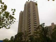 小区中心位置,主卧朝南,开放式厨房,非顶楼房