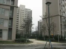 板式大平层 1梯2 精装 出门就是商圈 彩云湖边 近轻轨