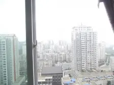 轻轨房 适合上班族 停车方便 楼下公交车站 出行快捷