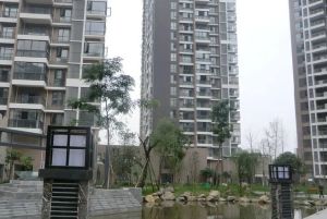 万鸿城市花园4室2厅南