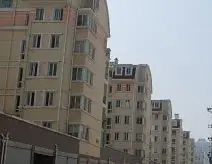 新建区长征路 南北通透,采光好 装修好,环镜优美 视野好,诚心出售