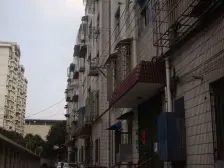 标准地铁,理想化大三房,低楼层,价格可谈.