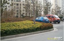 高迪晶城三室两厅两卫,中等装修,三室朝南