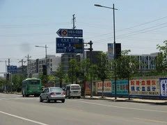 户型好,南北通,装修干净,可拎包入住,阁楼+露台