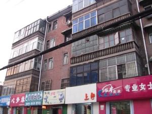 王城公园旁,低楼层,两室两厅,双气,全明户型精装修