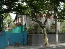 f房子位于西南医院后门旁边的,电梯房正规三房