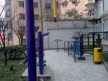 渝中五房双卫电梯+大跃层+露台+紧挨市政府+带车位