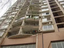 正规1室1厅 单价只要4000多 门口公交