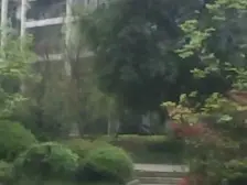 此房是顶跃带屋顶大花园,户型方正,出行方便,配套齐