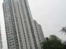 标准一室,精装修,保持的不错,近轻轨,出行方便