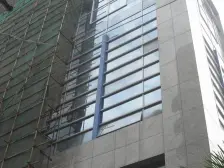 房子的位置好,就在轻轨出口的楼上,适合小两口住