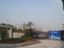 板式大平层 1梯2 精装 出门就是商圈 彩云湖边 近轻轨