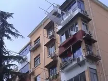 上绿苑,厨卫朝北一室一厅,小区中间位置,满五年