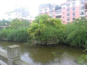 警苑小区4室2厅东南南