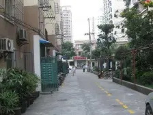 新上 一楼精装修南北通三房一厅带大院子 带车位