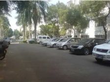 老香洲中间楼层新精装修低价出售