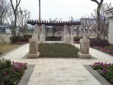 此房屋是板式结构通风效果好,交通便利