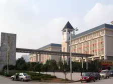 精装三房,带地暖,中间楼层,视野好,看小区中庭。