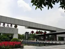 小区环境优美宁静,绿化高,空气好,交通便利,楼下就